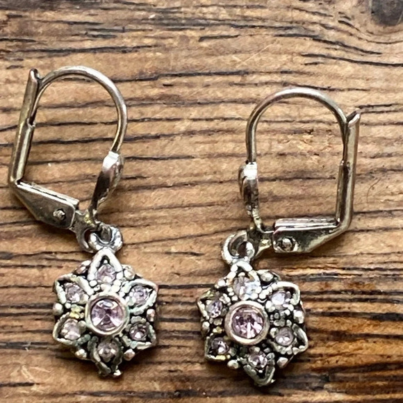 Simple sweet little flower with pink and clear crystal earrings - Picture 1 of 11